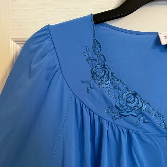 Vintage Blue Dressing Gown - Picture 2 of 3